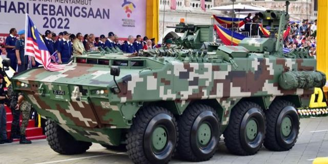 FNSS üretimi zırhlı araçlar Malezya ordusunun geçit töreninde