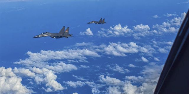 Çin’e ait 62 savaş uçağı ve 7 savaş gemisi Tayvan açıklarında