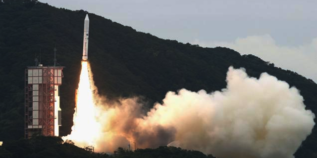 Japonya'nın Epsilon-6 tip roketi kendini imha etti