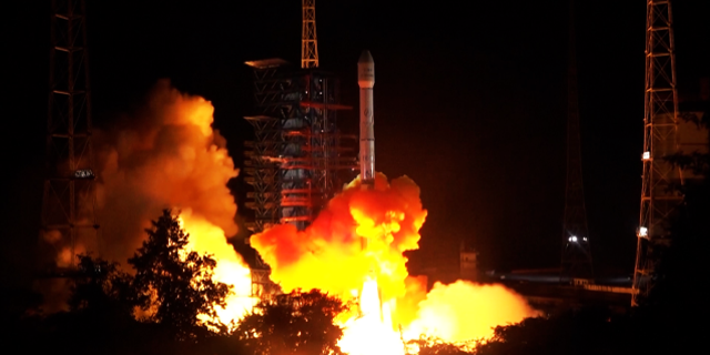 Çin "ChinaSat 19" iletişim uydusunu uzaya yolladı