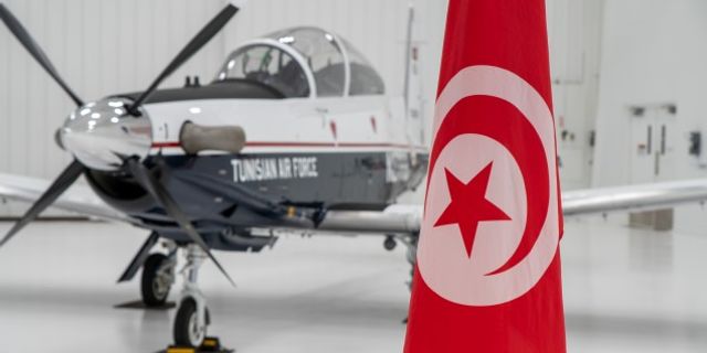 Tunus Hava Kuvvetleri ilk T-6C eğitim uçağını teslim aldı
