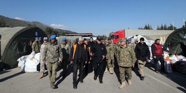 Millî Savunma Bakanı Hatay’daki kurulan lojistik üssünde