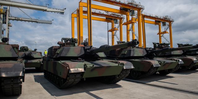 Polonya'ya ilk M1A1 Abrams tankı teslimatı