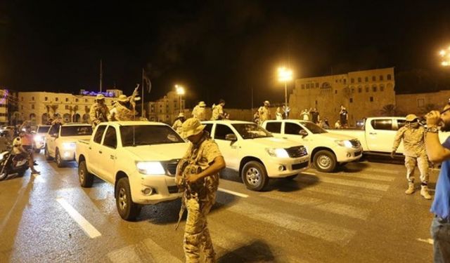 Libya ordusu Hafter'e ait helikopteri ele geçirdi