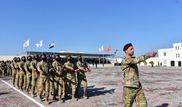 Suriye Milli Ordusu, ilk askeri kışlasını açtı
