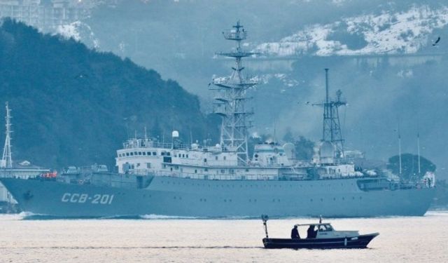 Rus istihbarat gemisi İstanbul Boğazı'ndan geçti