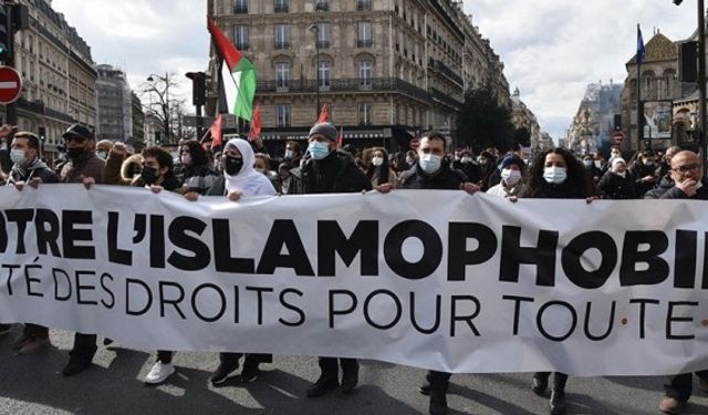Fransa'da İslamofobi'ye karşı gösteriler devam ediyor