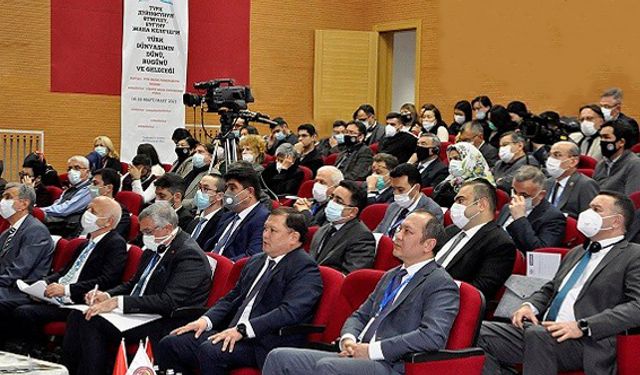 Kırgızistan'da "Türk Dünyasının Dünü, Bugünü ve Geleceği" sempozyumu sürüyor