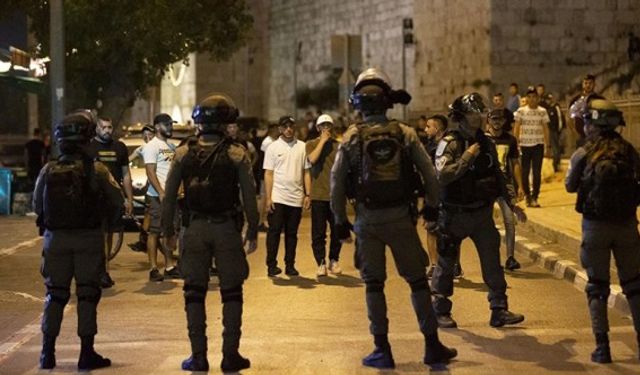 İsrail polisi, Doğu Kudüs’te Filistinli sağlık çalışanını darbetti