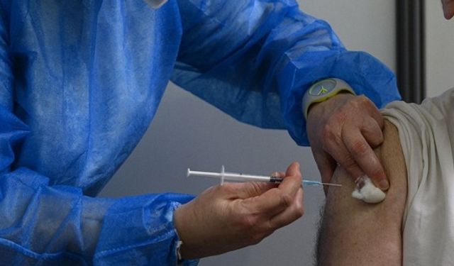 Yunanistan'daki  Türk öğretmenler Kovid-19 aşı listesine alınmadı