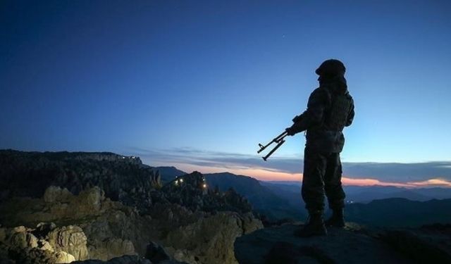 Terör örgütü PKK'dan kaçan 3 terörist ikna yoluyla teslim oldu