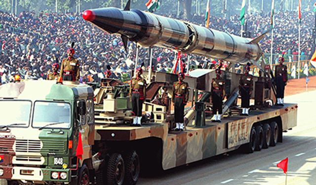 Hindistan nükleer başlık taşıyabilen güdümlü füzesini test etti
