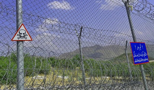 Pakistan, göçü engellemek için Afganistan sınırına tel örgü çekti