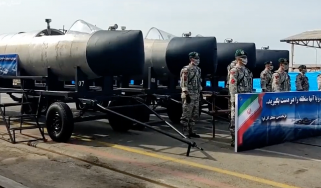 İran Donanması 4 mini denizaltı daha teslim aldı
