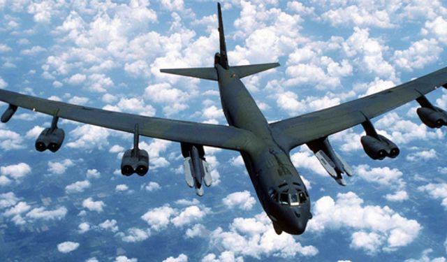 Amerikan B-52H'den İngiltere'ye zorunlu iniş
