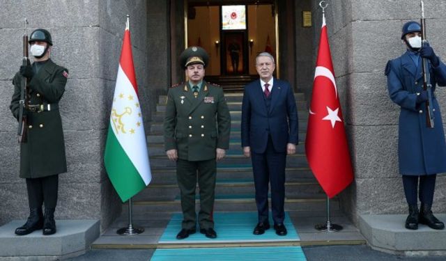 Hulusi Akar, Tacikistan Savunma Bakanı'yla bir araya geldi