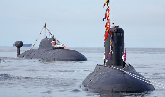 Rus denizaltıları Karadeniz'den Ukrayna'yı vuruyor