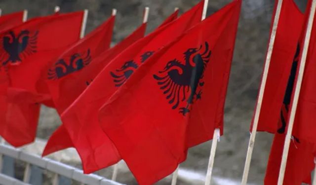 Arnavutluk'ta askerî casusluk