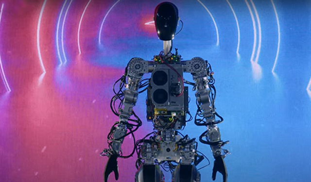 Elon Musk, insansı robot Optimus'u tanıttı