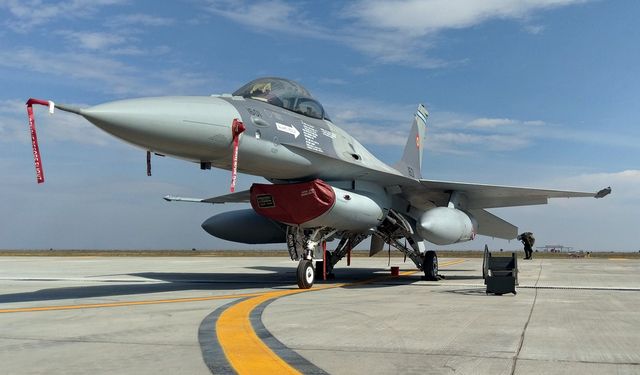 Romanya yeni F-16 savaş uçaklarını teslim alıyor