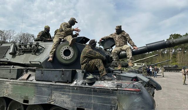 Ukrayna'ya verilen Leopard 1A5'ler cephede görüntülendi