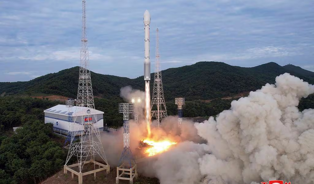 Kuzey Kore, yeni keşif uydusunu yörüngeye fırlattı