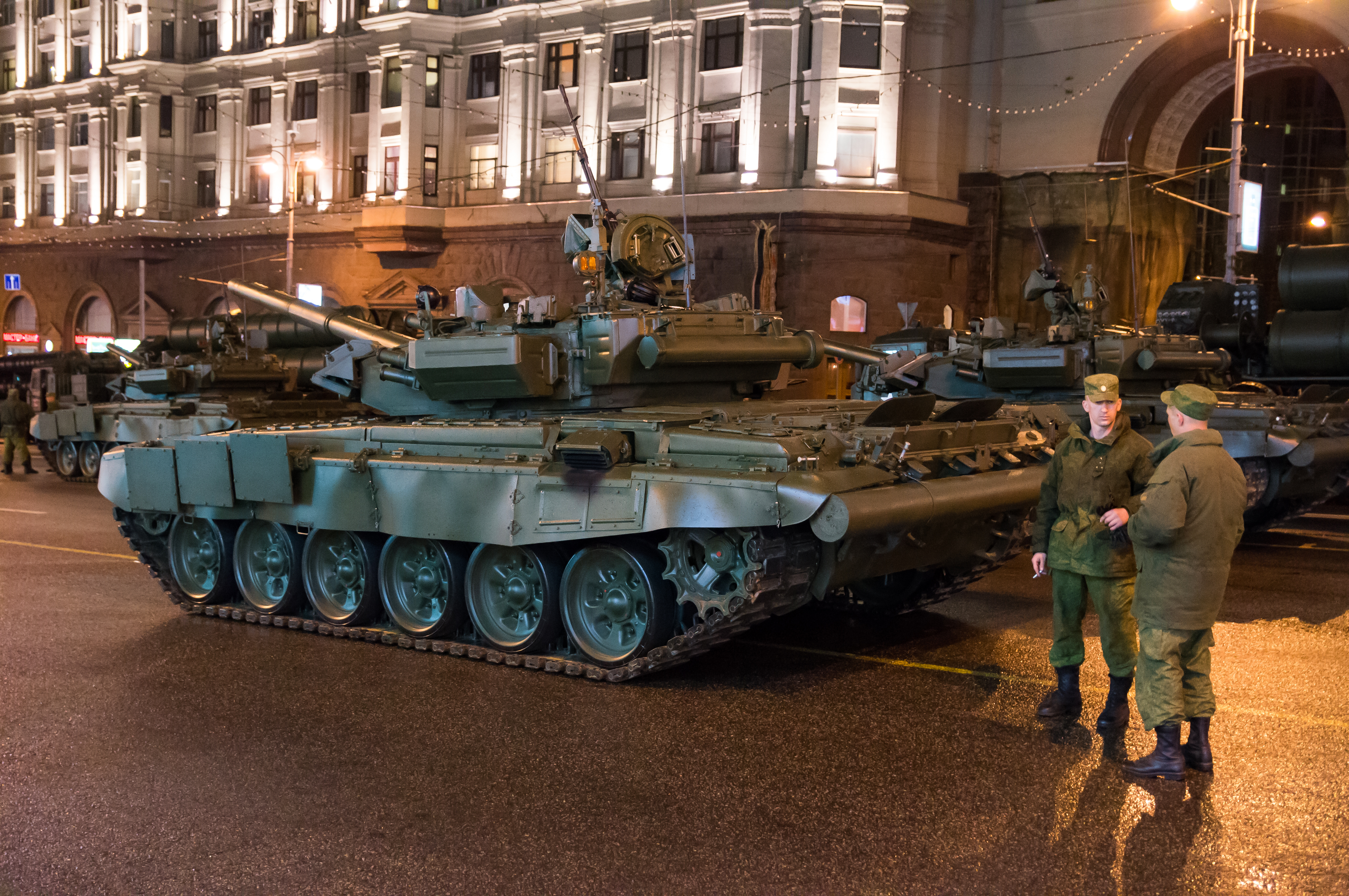 Moscow_2012_Victory_Day_Parade_Rehearsal,_T-90_Tank_2,_Russia